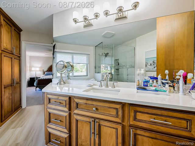 4977 Wavewood Drive, Commerce Charter Township, MI 48382