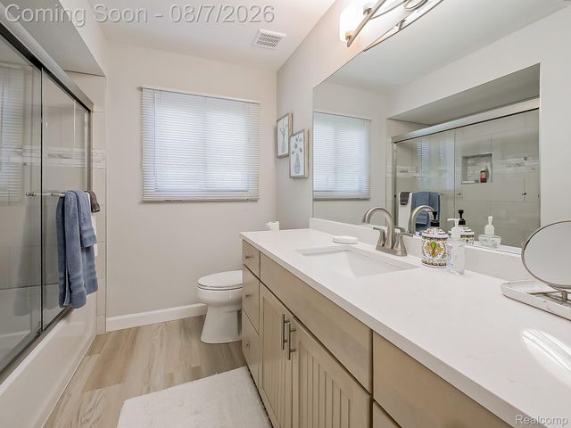 4977 Wavewood Drive, Commerce Charter Township, MI 48382