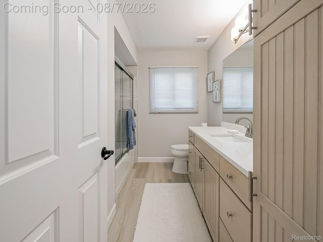 4977 Wavewood Drive, Commerce Charter Township, MI 48382