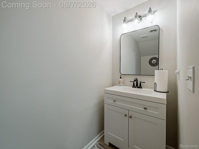 4977 Wavewood Drive, Commerce Charter Township, MI 48382
