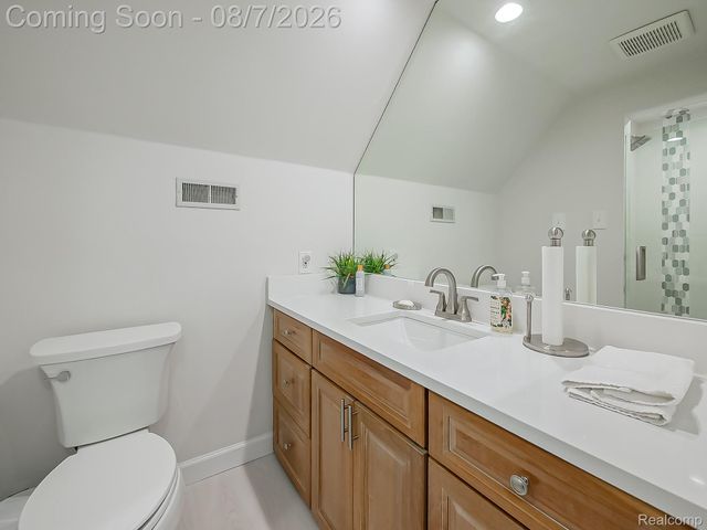 4977 Wavewood Drive, Commerce Charter Township, MI 48382
