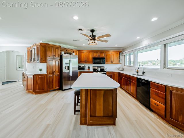 4977 Wavewood Drive, Commerce Charter Township, MI 48382