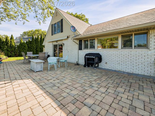 4977 Wavewood Drive, Commerce Charter Township, MI 48382