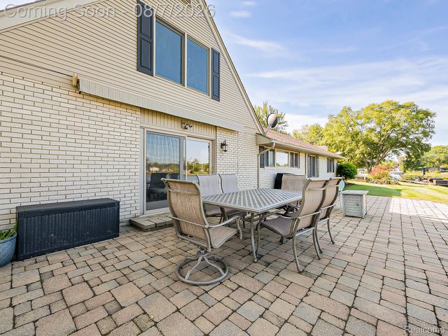 4977 Wavewood Drive, Commerce Charter Township, MI 48382