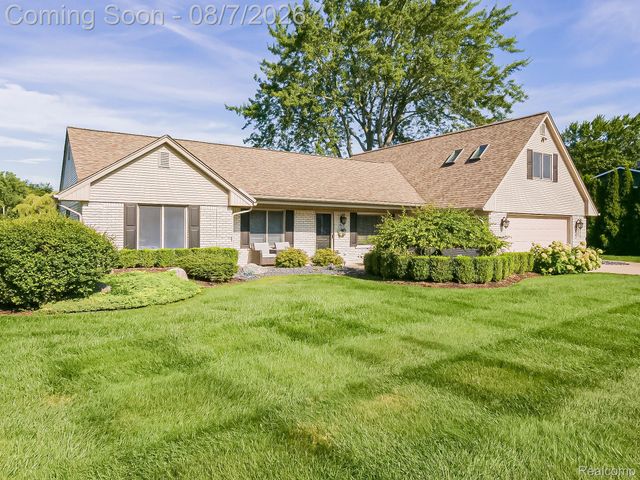 4977 Wavewood Drive, Commerce Charter Township, MI 48382