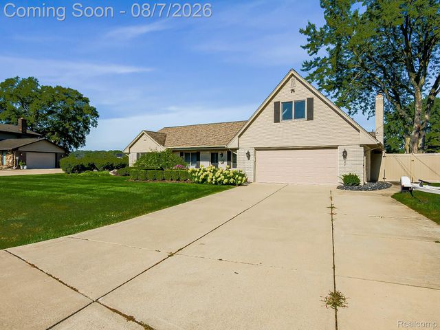 4977 Wavewood Drive, Commerce Charter Township, MI 48382