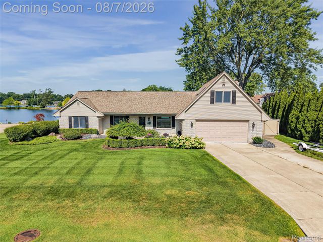 4977 Wavewood Drive, Commerce Charter Township, MI 48382