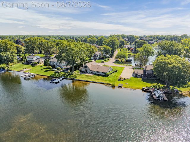 4977 Wavewood Drive, Commerce Charter Township, MI 48382