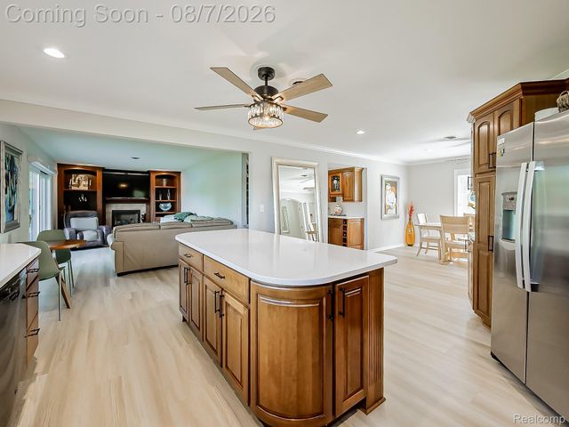 4977 Wavewood Drive, Commerce Charter Township, MI 48382