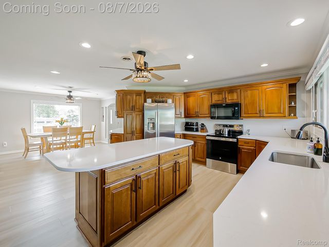 4977 Wavewood Drive, Commerce Charter Township, MI 48382
