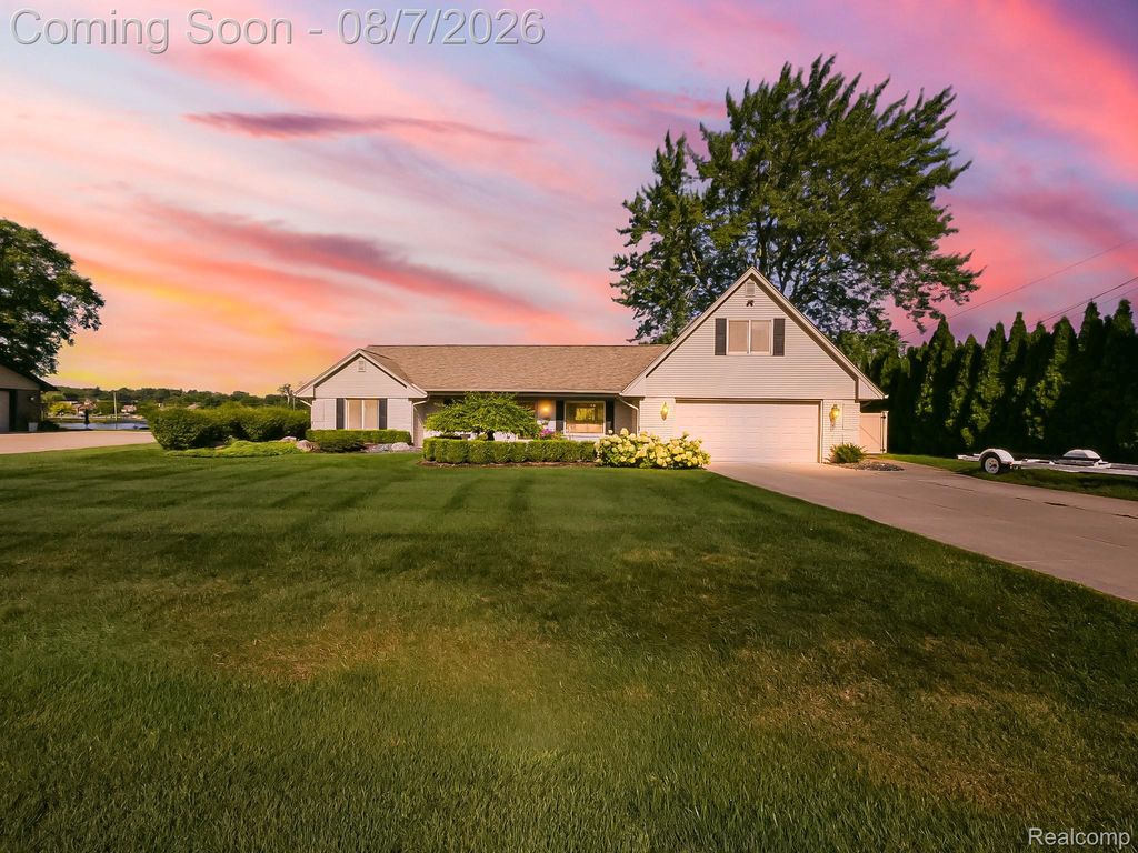 4977 Wavewood Drive, Commerce Charter Township, MI 48382