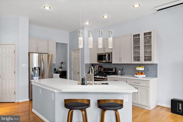 1376 MAIN MEWS, Gaithersburg, MD 20878