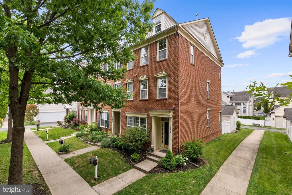 Image 1 of property listing at 1376 MAIN MEWS, Gaithersburg, MD 20878