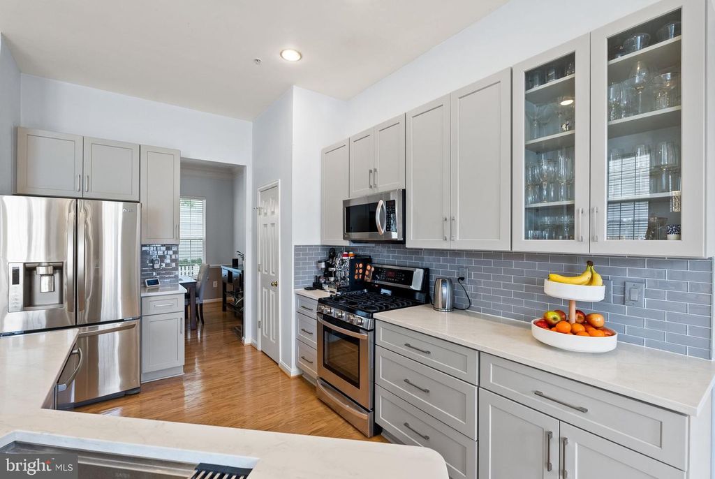 Image 13 of property listing at 1376 MAIN MEWS, Gaithersburg, MD 20878