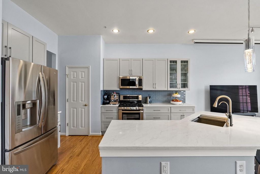 Image 17 of property listing at 1376 MAIN MEWS, Gaithersburg, MD 20878