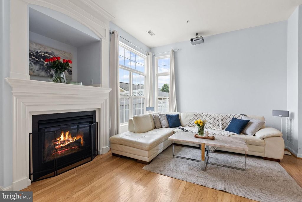 Image 20 of property listing at 1376 MAIN MEWS, Gaithersburg, MD 20878