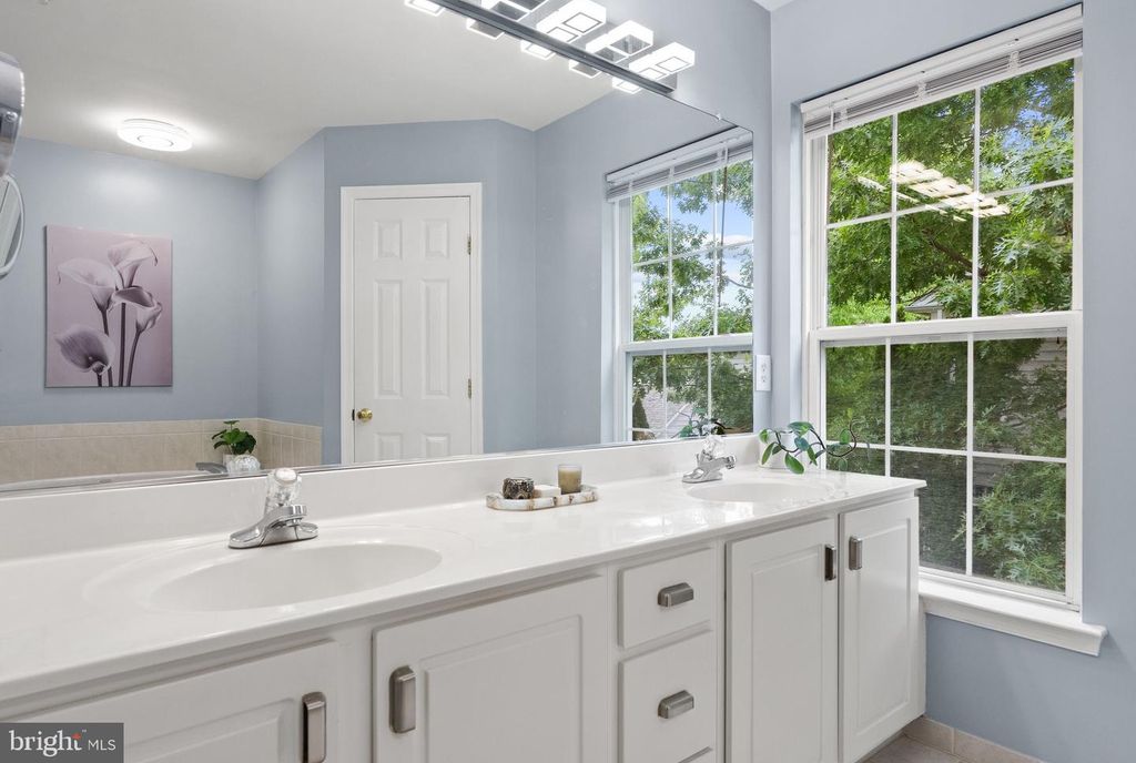 Image 37 of property listing at 1376 MAIN MEWS, Gaithersburg, MD 20878