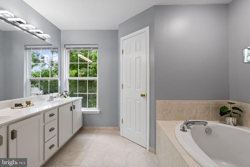 Image 38 of property listing at 1376 MAIN MEWS, Gaithersburg, MD 20878