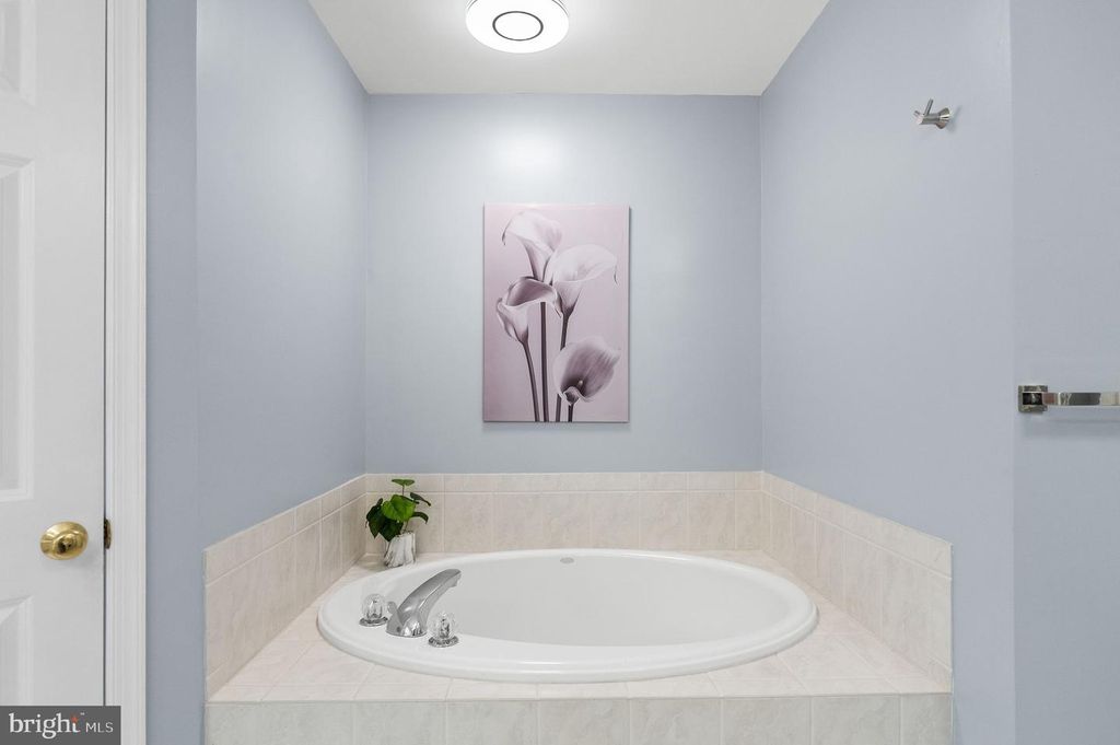 Image 39 of property listing at 1376 MAIN MEWS, Gaithersburg, MD 20878