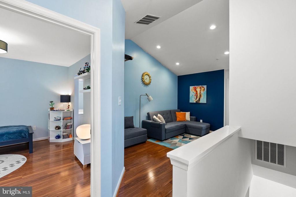 Image 44 of property listing at 1376 MAIN MEWS, Gaithersburg, MD 20878