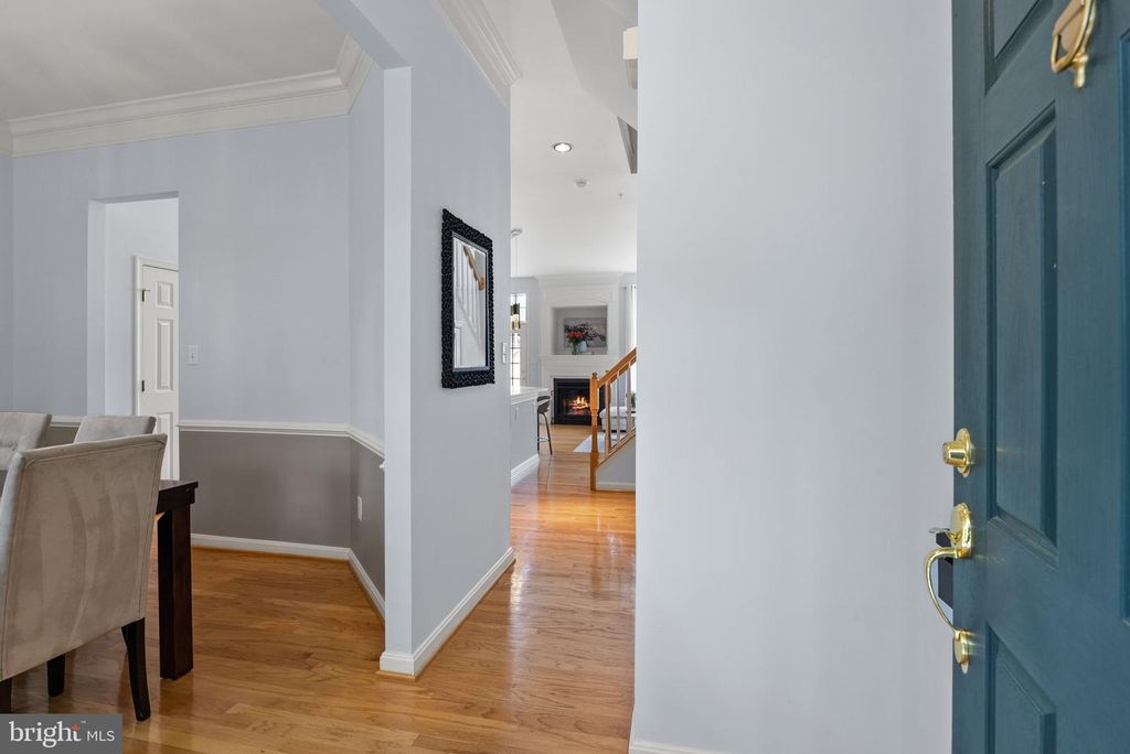 Image 5 of property listing at 1376 MAIN MEWS, Gaithersburg, MD 20878