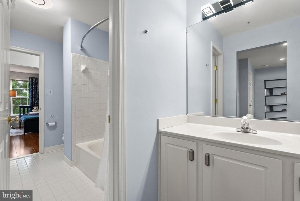 Image 50 of property listing at 1376 MAIN MEWS, Gaithersburg, MD 20878