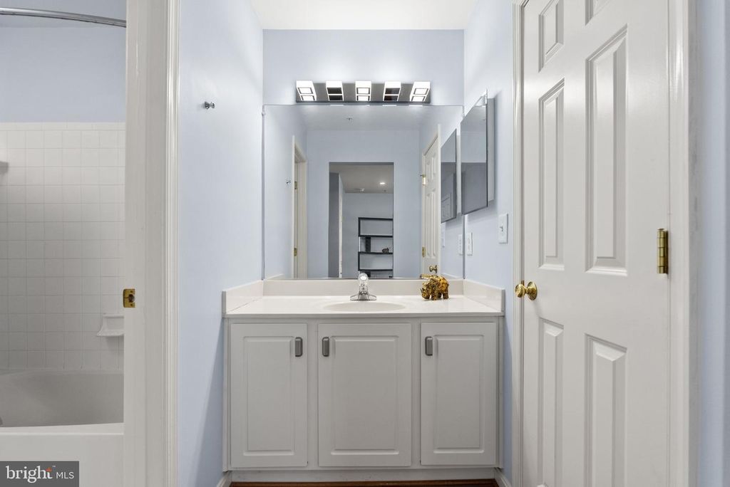 Image 51 of property listing at 1376 MAIN MEWS, Gaithersburg, MD 20878