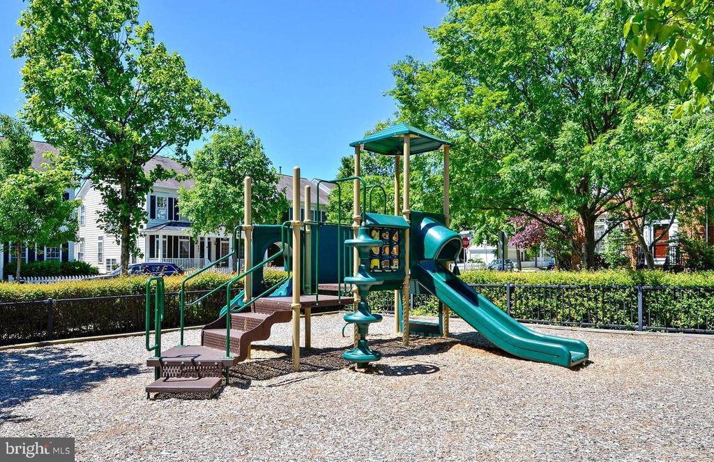 Image 73 of property listing at 1376 MAIN MEWS, Gaithersburg, MD 20878