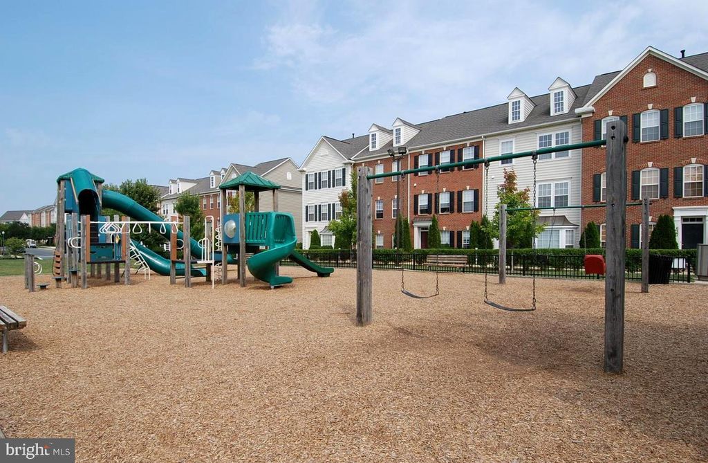 Image 75 of property listing at 1376 MAIN MEWS, Gaithersburg, MD 20878