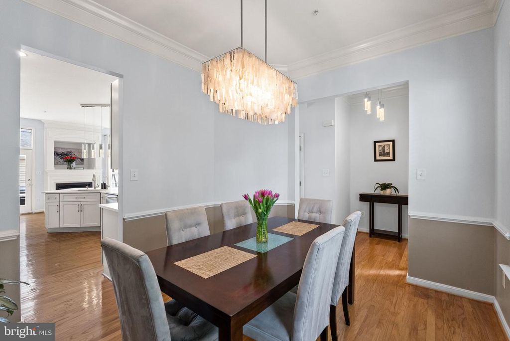 Image 9 of property listing at 1376 MAIN MEWS, Gaithersburg, MD 20878