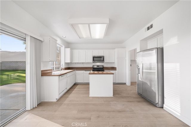 6766 Royal Crest Court, Fontana, CA 92336