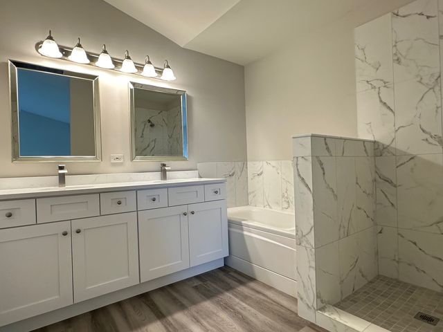 756 PANORAMA Court 756, Aurora, IL 60502