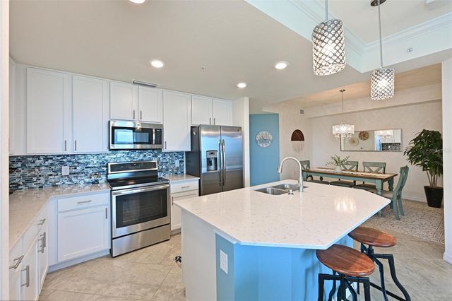 910 TIDEWATER SHORES LOOP 208, Bradenton, FL 34208