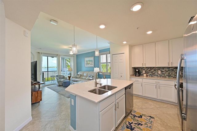 910 TIDEWATER SHORES LOOP 208, Bradenton, FL 34208