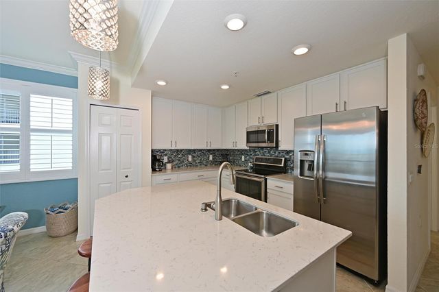 910 TIDEWATER SHORES LOOP 208, Bradenton, FL 34208