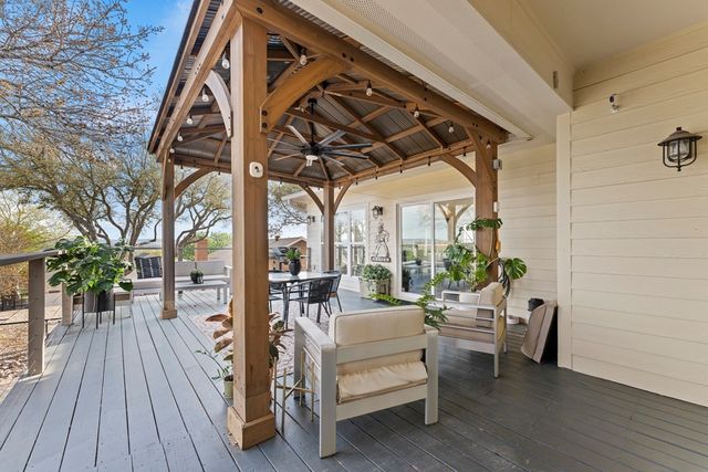 608 Oak Hollow Dr, Kerrville, TX 78028