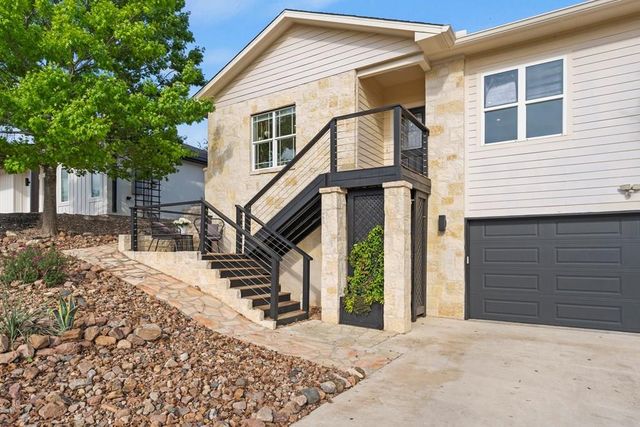 608 Oak Hollow Dr, Kerrville, TX 78028