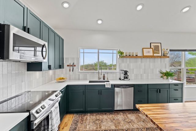 608 Oak Hollow Dr, Kerrville, TX 78028