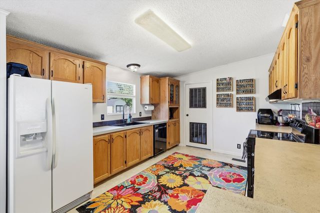 5894 Stone Creek Drive, Sanger, TX 76266
