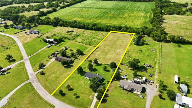 5894 Stone Creek Drive, Sanger, TX 76266