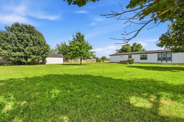 5894 Stone Creek Drive, Sanger, TX 76266