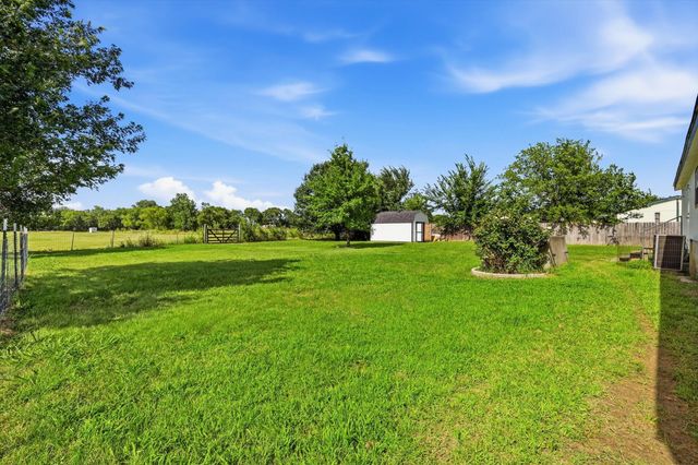 5894 Stone Creek Drive, Sanger, TX 76266