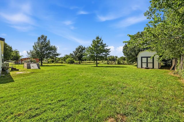5894 Stone Creek Drive, Sanger, TX 76266