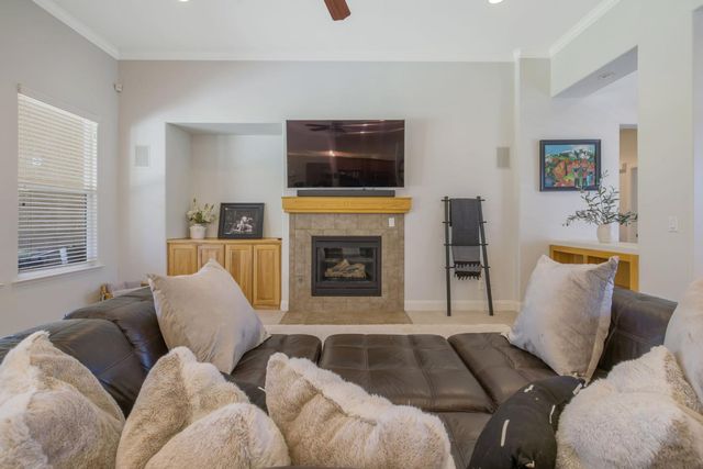 6733 W Dovewood Lane, Fresno, CA 93723