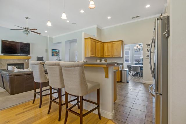 6733 W Dovewood Lane, Fresno, CA 93723