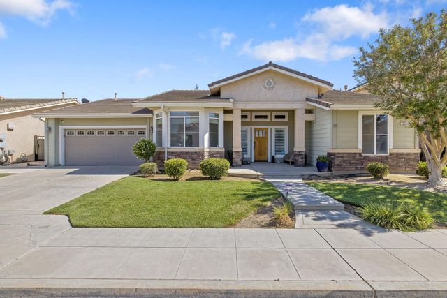 6733 W Dovewood Lane, Fresno, CA 93723