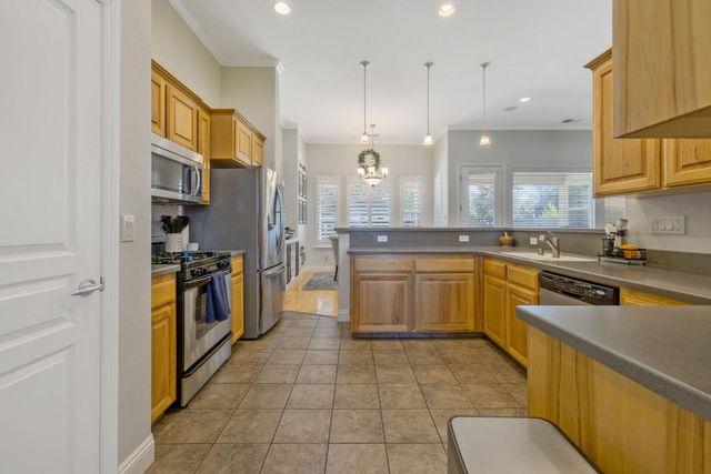 6733 W Dovewood Lane, Fresno, CA 93723