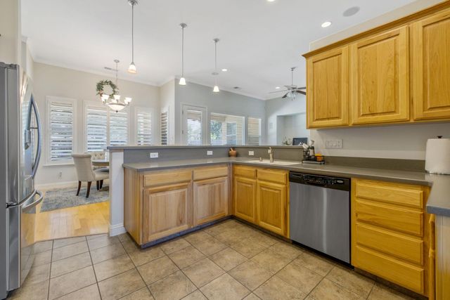6733 W Dovewood Lane, Fresno, CA 93723
