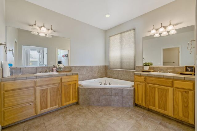 6733 W Dovewood Lane, Fresno, CA 93723