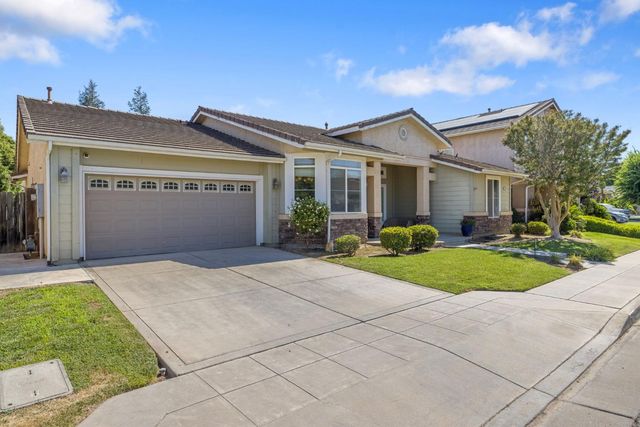 6733 W Dovewood Lane, Fresno, CA 93723